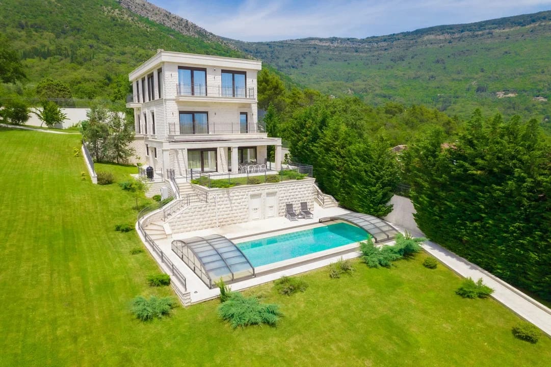 Image of Villa - 6 Bedrooms - 2 Bathrooms for Sale in Tivat-Mrcevac-Montenegro, Image 9